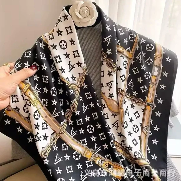 Fashion Scarf - Picture 2 of 4